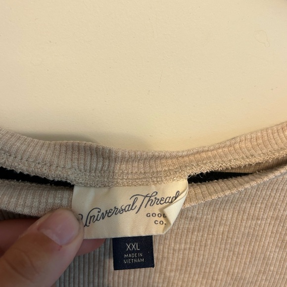 Universal Thread top - Picture 3 of 3
